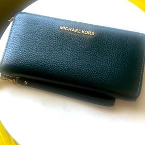 MICHAEL KORS WALLET JET SET TRAVEL IN RACING GREEN